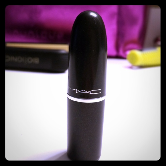 Lipstick - Picture 1 of 5